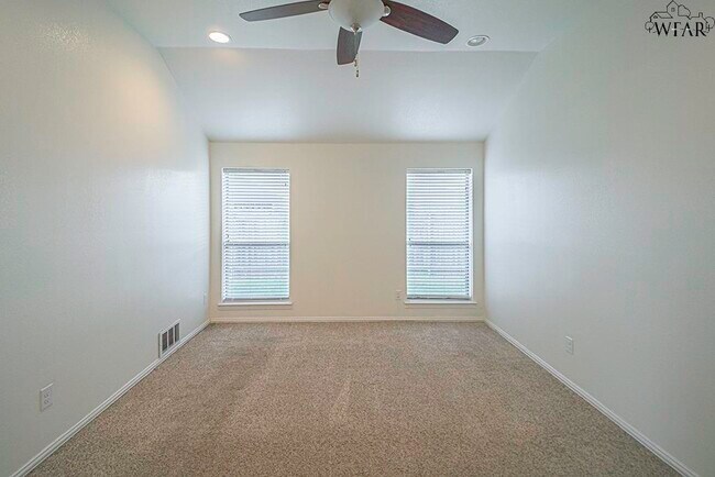 Building Photo - 4907 Falcon Crest Blvd