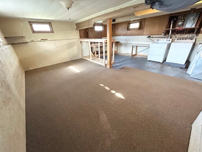 Building Photo - 908 Hillside Dr