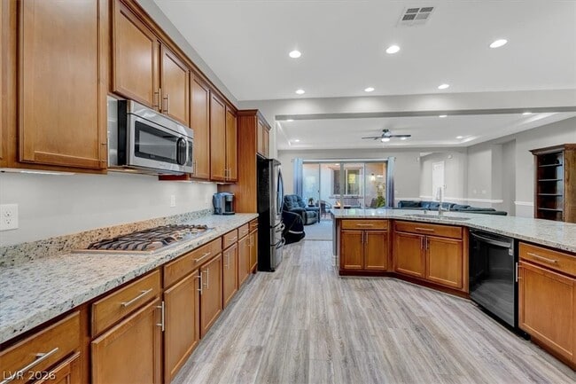 Building Photo - 9936 Wildhorse Cyn Ave