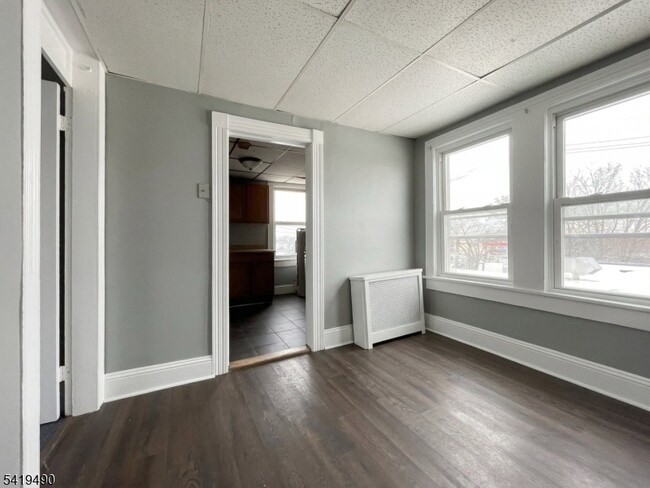 Building Photo - 307 Main St