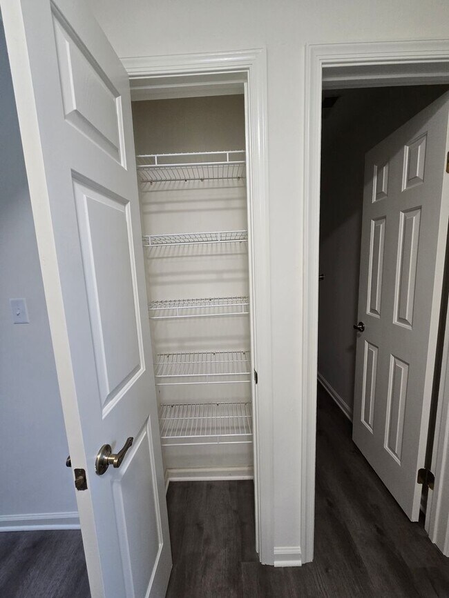Building Photo - Beautifully renovated 4 bedroom home in Vi...