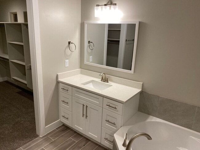Building Photo - Wonderful 3 Bedroom Townhome. Water, sewer and garbage included.