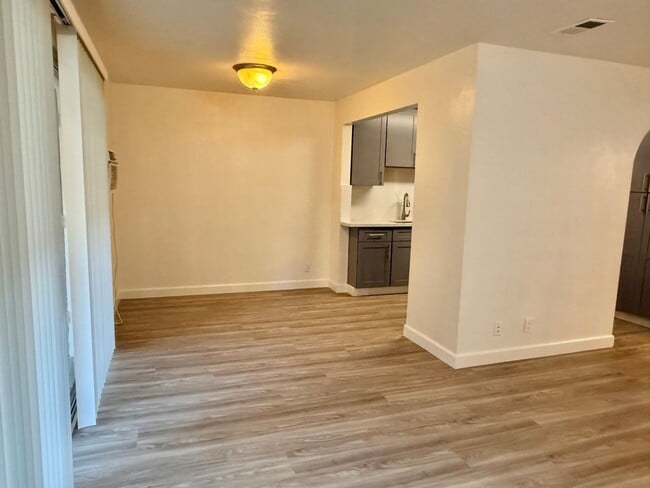 Building Photo - SANTA CLARA - Remodeled unit with patio, two parking spaces, community pool