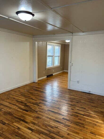Building Photo - 823 Cherry St