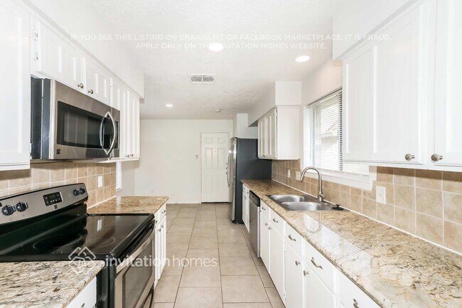 Building Photo - 17102 Stone Stile Dr