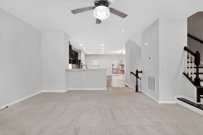 Building Photo - Spacious 4-Functional Bedroom Townhome Near RTP & Brier Creek