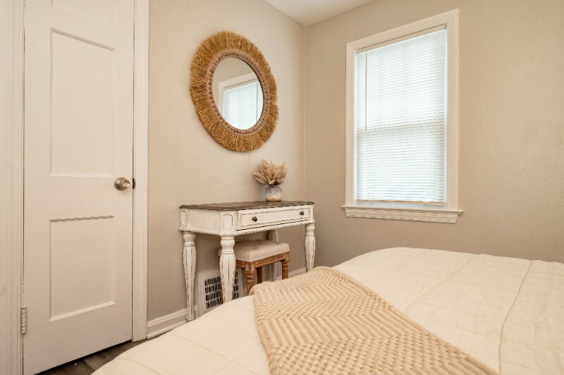 Building Photo - 3722 Bainbridge Rd