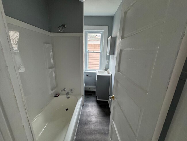 Building Photo - Renovated 3/1 Duplex In The Heart Of Pitcairn!! Available January 10th!