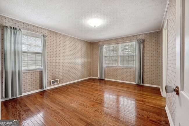 Building Photo - 5140 Lakewood Dr