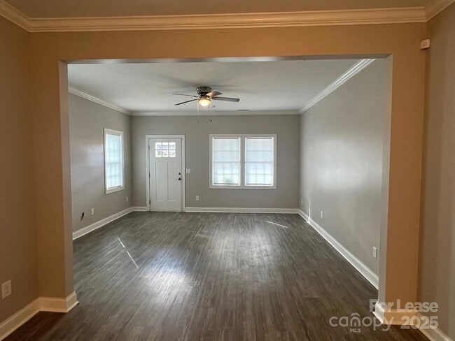 Building Photo - 1086 20th St NE