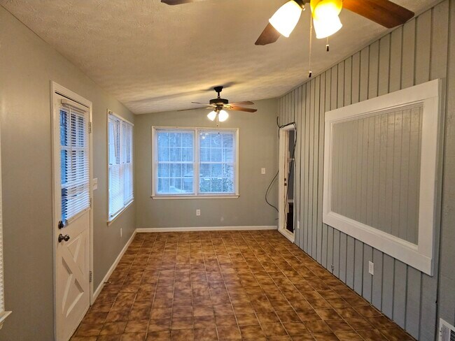 Building Photo - 270 Huckleberry Ln