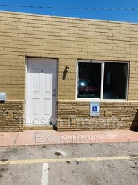 Building Photo - 2411 S 6th Ave