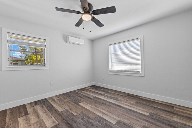 Building Photo - SFH Fort Myers 1561