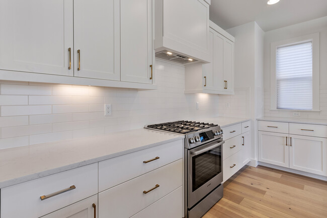 Building Photo - 4646 S Selatir Way