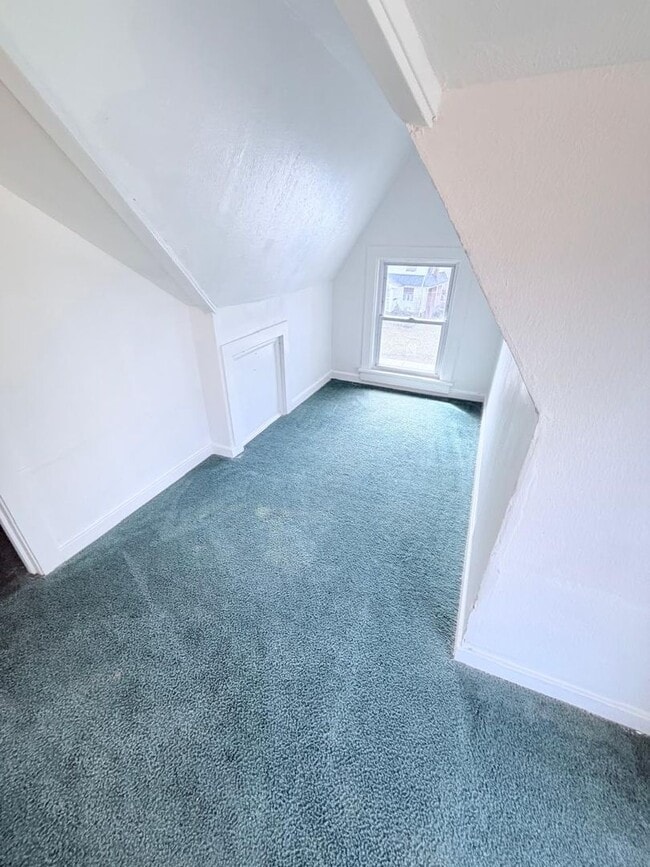 Building Photo - Spacious 4-Bedroom Single-Family Home with 2-Car Garage in Cleveland Heights