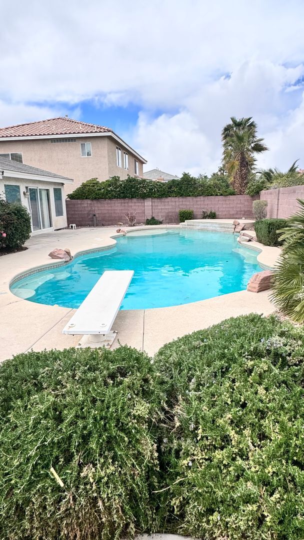 Building Photo - Gorgeous 1 Story Home in Gated Community