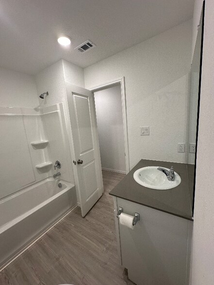 Building Photo - 4918 Legacy Trl