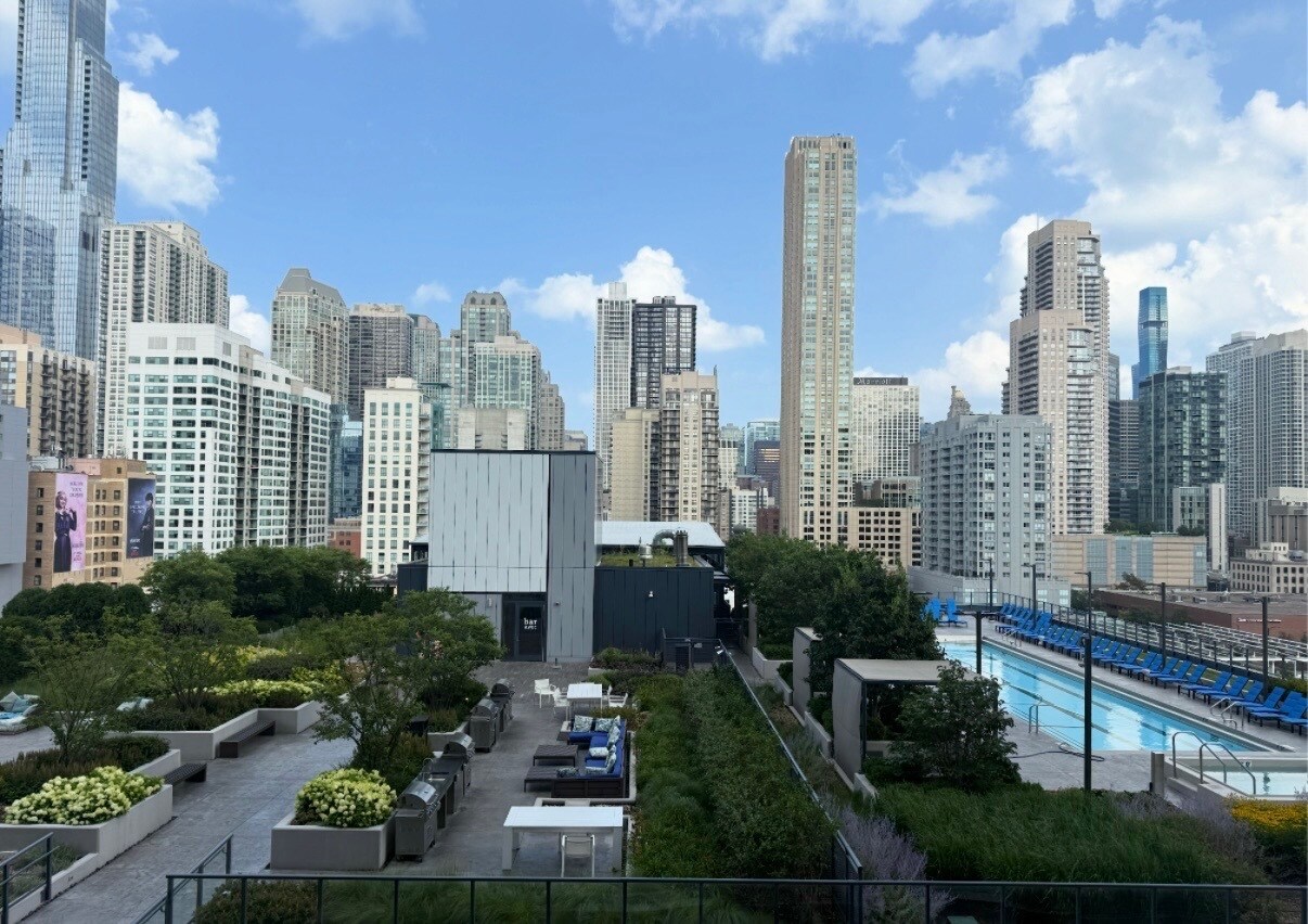 Building Photo - 600 N Wells St