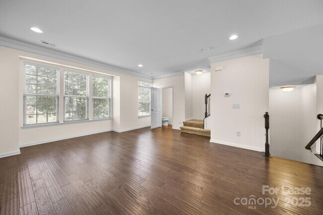 Building Photo - 4061 Zilker Park Dr