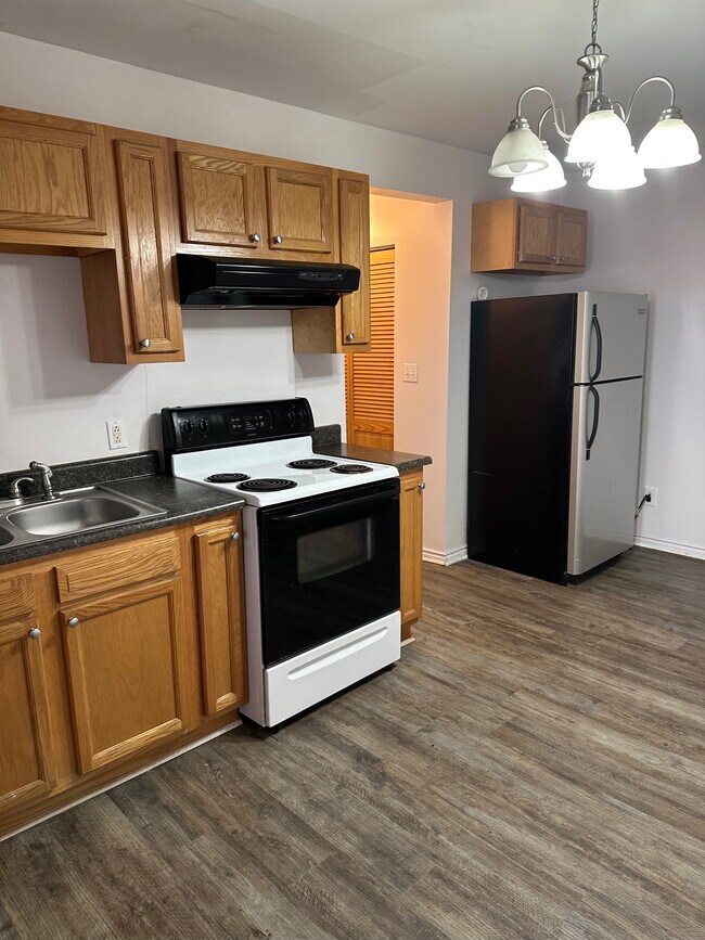 Building Photo - 1323 Winchester Ave