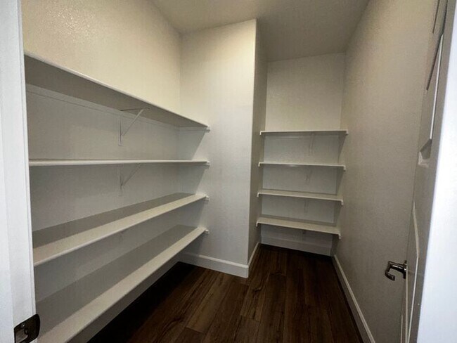 Building Photo - Beautiful 4 bedroom new home in Sierra wes...