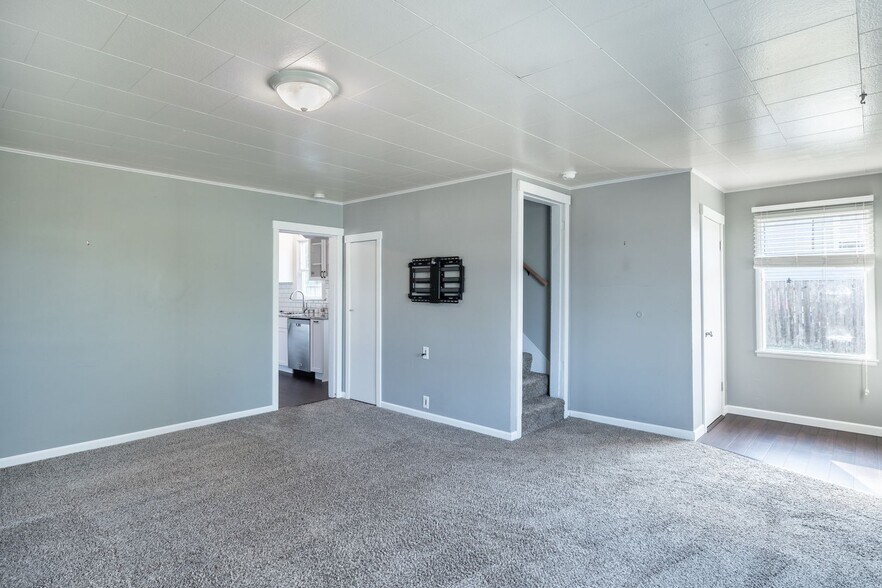 Building Photo - Cute Downtown 2 Bedroom House with Garage & Fenced Yard - Dogs Welcome