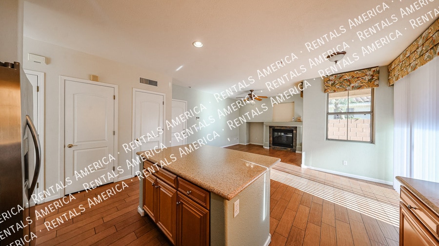 Building Photo - 13601 W Cypress St