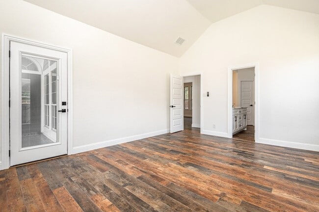 Building Photo - 4610 Clay Dr