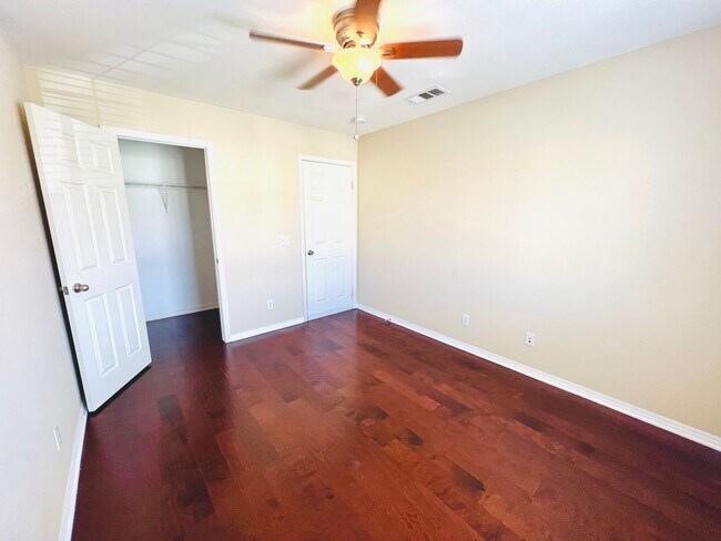 Building Photo - Beautiful 4 Bedroom home