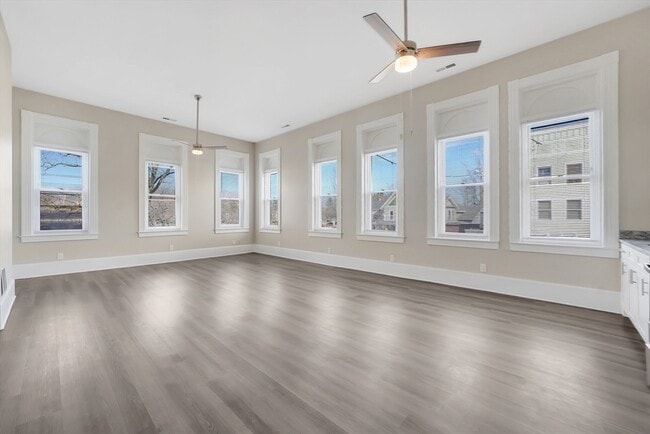 Building Photo - 82 1/2 Maple St