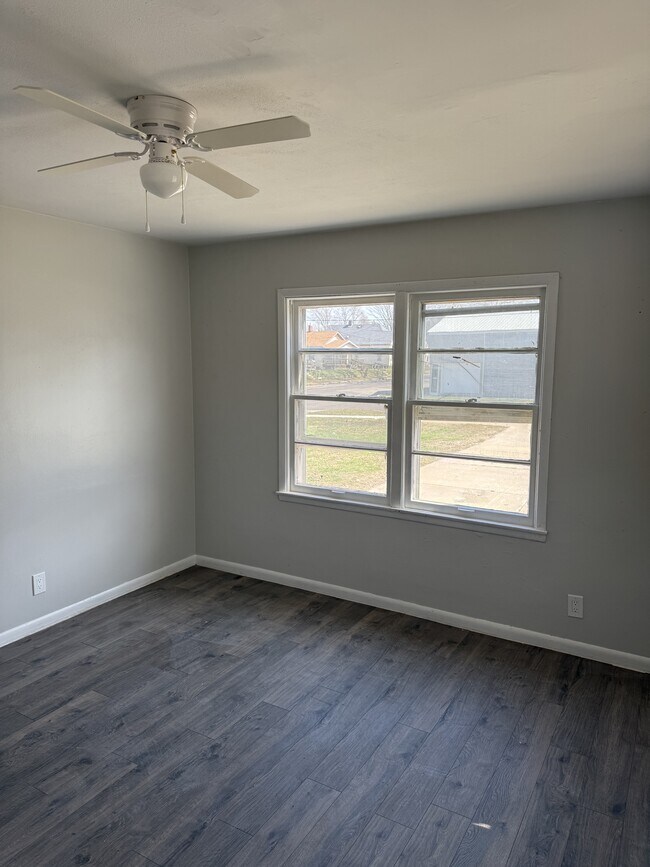 Building Photo - 2704 W Garden St