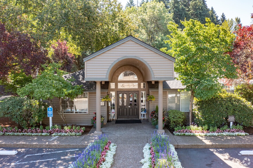 Primary Photo - Landmark at Tanasbourne