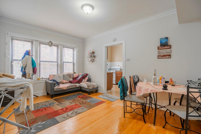 Building Photo - 6507 N Hoyne Ave