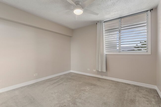 Building Photo - Updated 2-Bedroom Condo with Koolau Views in Prime Kaneohe Location