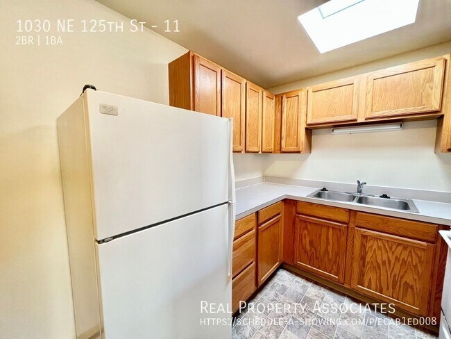 Building Photo - 1030 NE 125th St