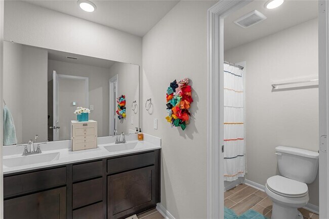 Building Photo - 1226 Tilia Crk Ln
