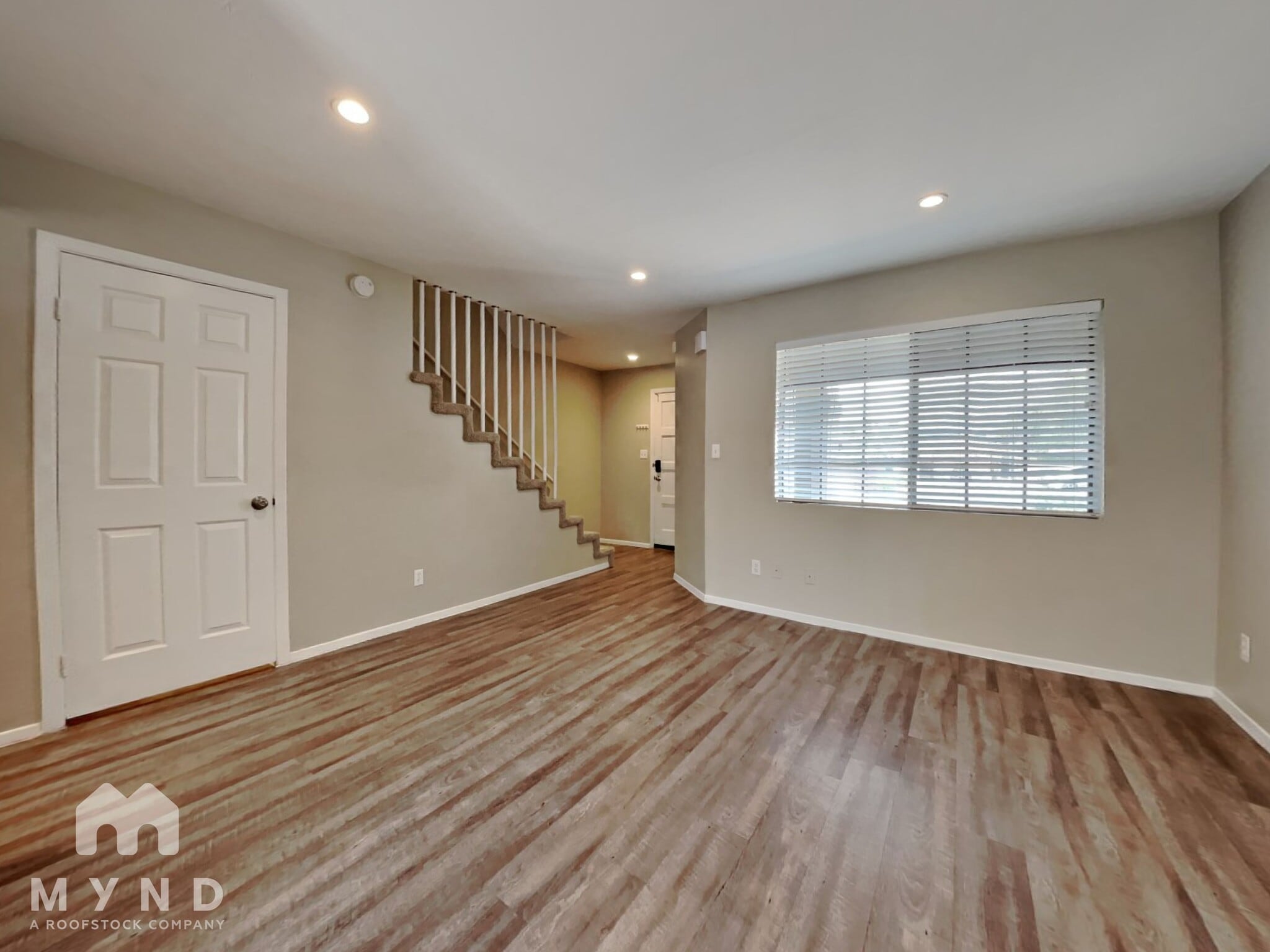Building Photo - 1404 La Jolla Dr