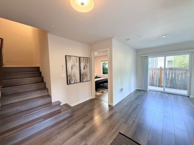 Building Photo - Like-New 4BR Corner Home w/ A/C, 2-Car Garage & Bonus Room