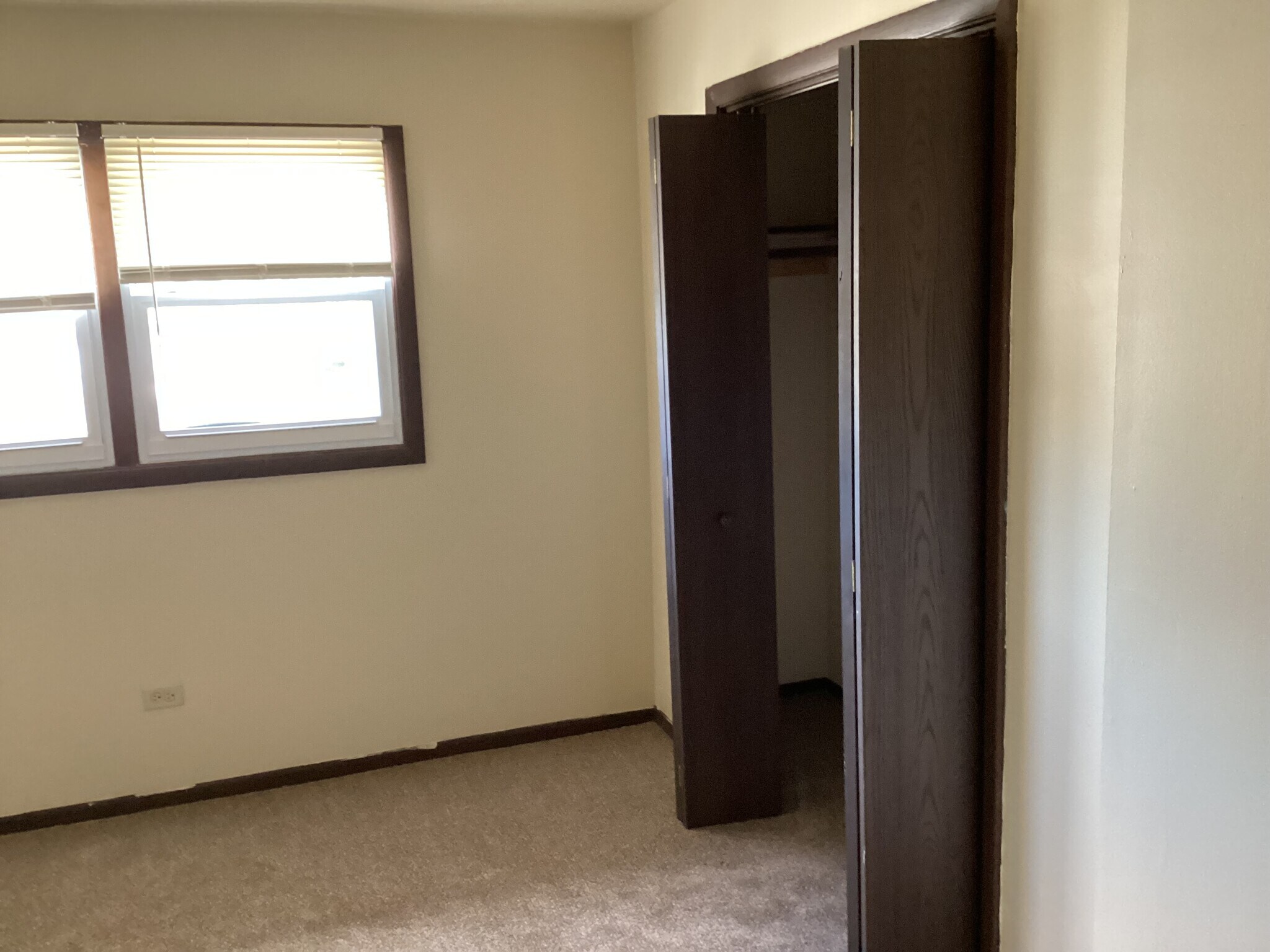 Building Photo - 9839 Ridgeland Ave