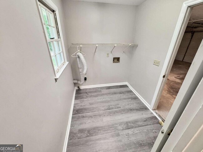 Building Photo - 4051 Coyte Dr