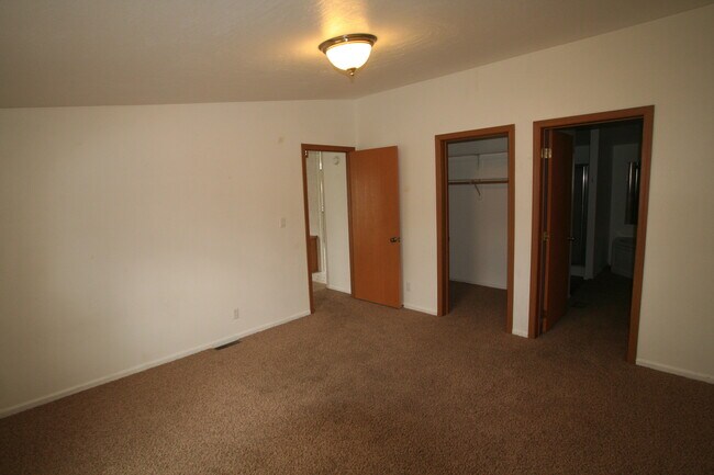 Building Photo - 2709 Crab Tree St