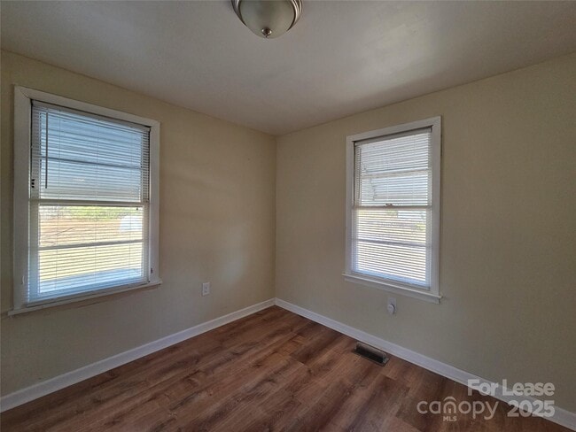 Building Photo - 8334 Oak Tree Rd