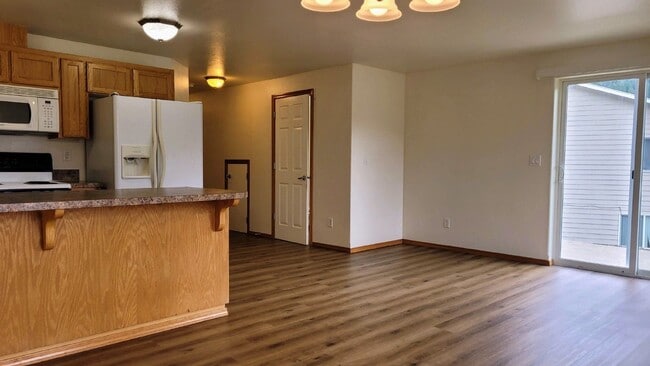 Building Photo - 450 Maylea Pl