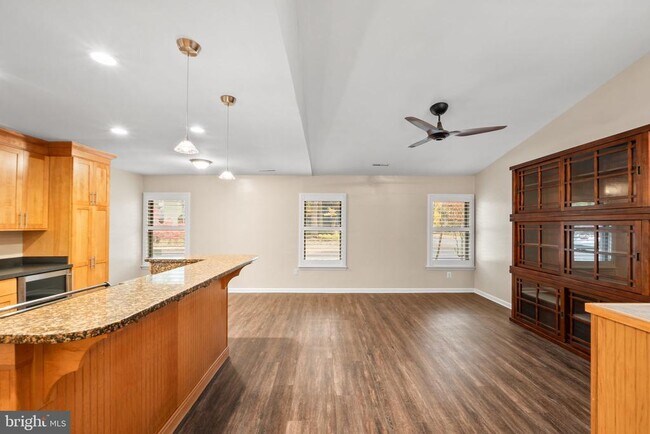 Building Photo - 1813 Glade Ct