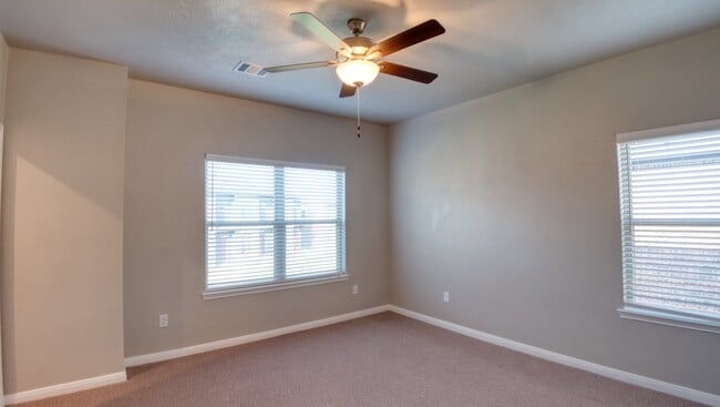 Building Photo - 4089 Cross Park Dr