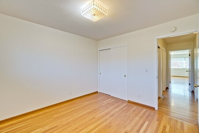 Building Photo - 5097 Forest Glen Dr