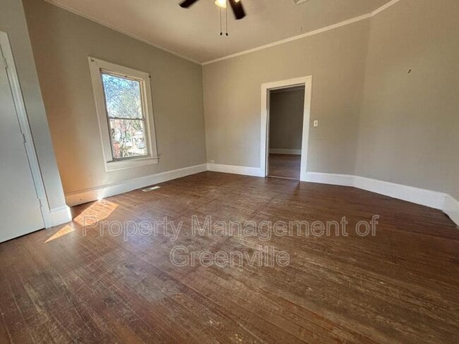 Building Photo - 1 W 6th St