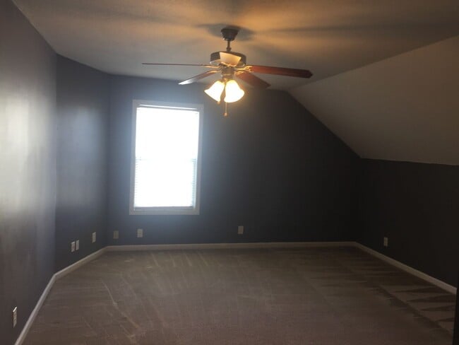 Building Photo - 4 bedroom Exit 1