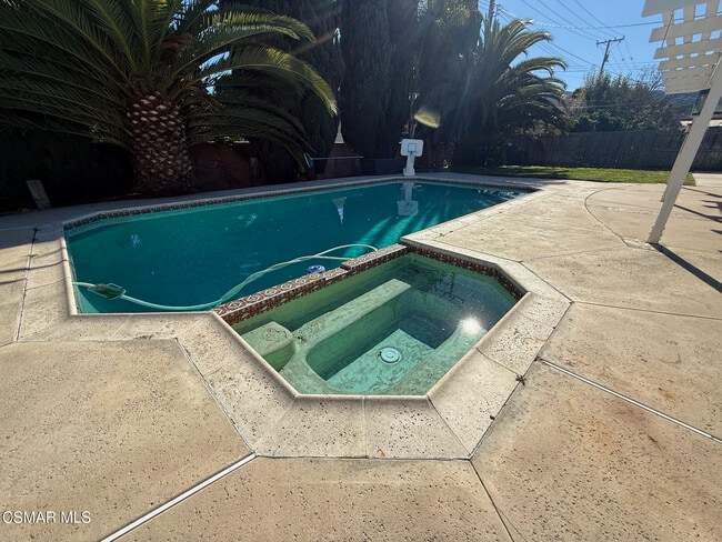 Building Photo - 216 Virginia Dr