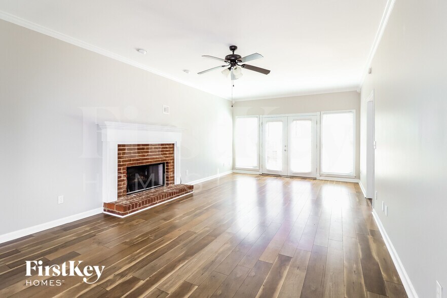 Building Photo - 1513 Oak Park Dr